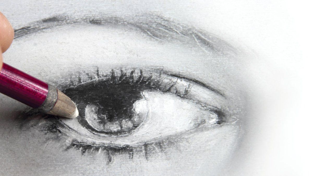 Student draws a portrait of an eye.