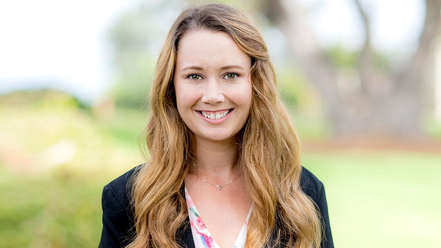 Elizabeth Curtis Headshot