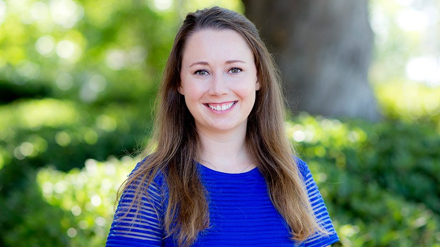 Elizabeth Curtis Headshot