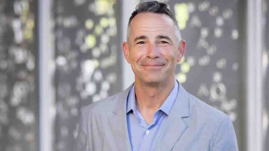 Portrait headshot of Jim Daichendt.