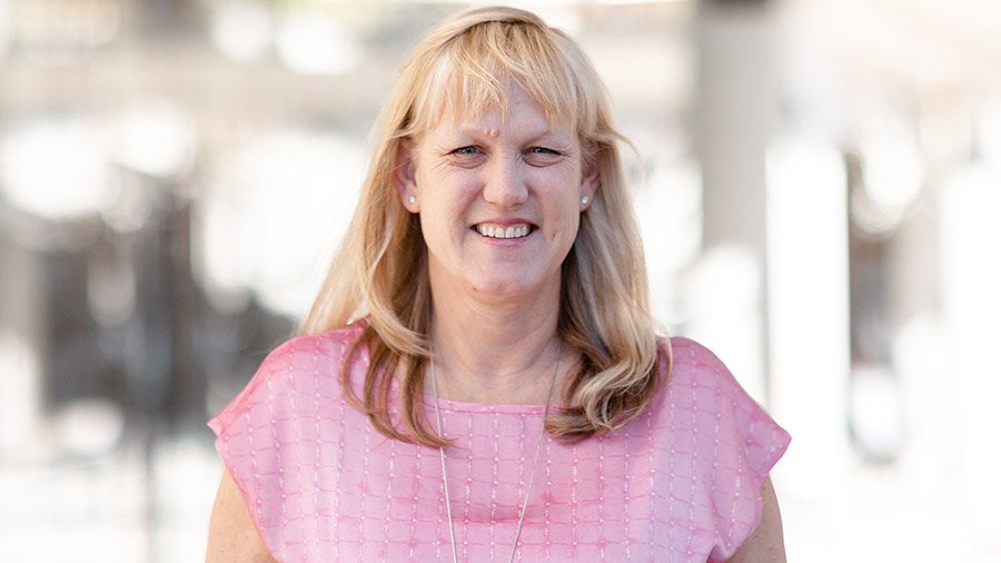 Dana Hojsack Headshot