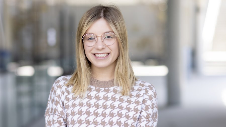 Headshot of Hannah Dobson