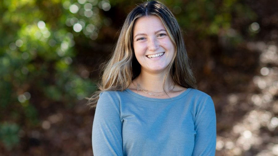 Hannah Peterson headshot