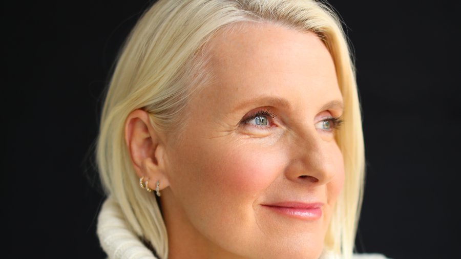 Elizabeth Gilbert headshot