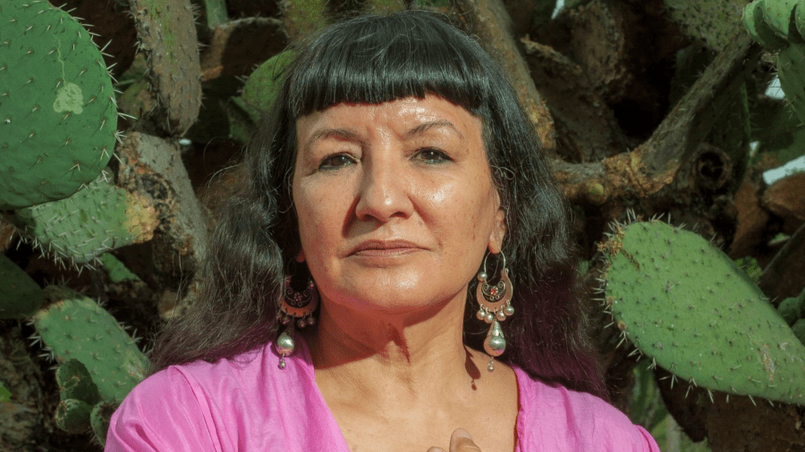Sandra Cisneros headshot