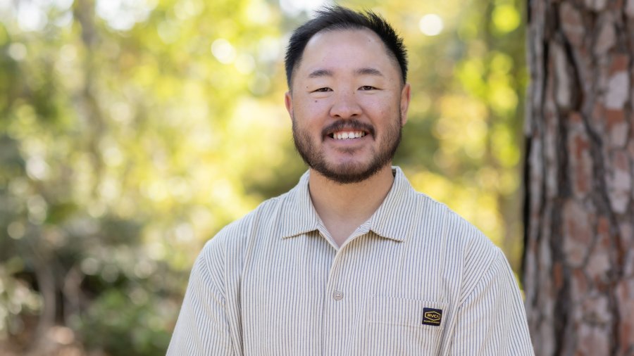 Portrait shot of Jong Yoon.