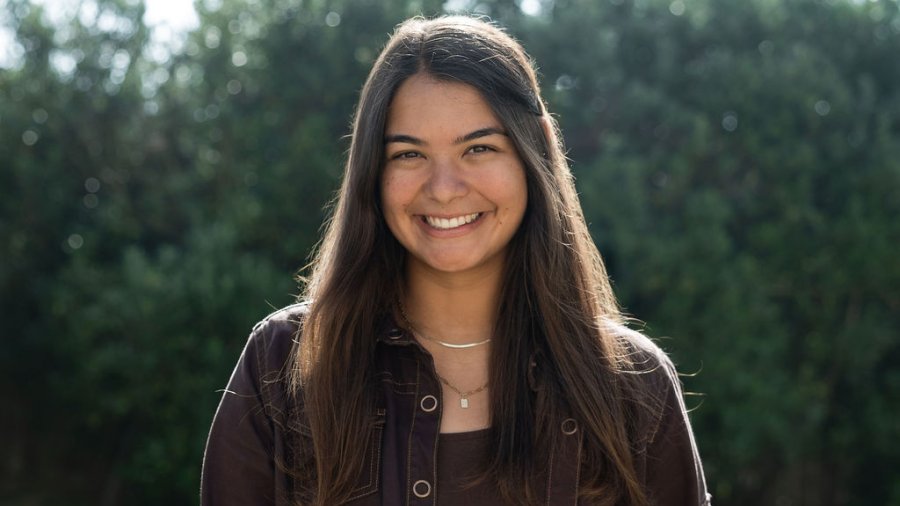 Julia Bharwani Headshot