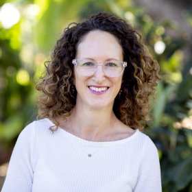 Paula Cronovich headshot