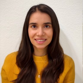 Portrait headshot of Esbe Gomez.