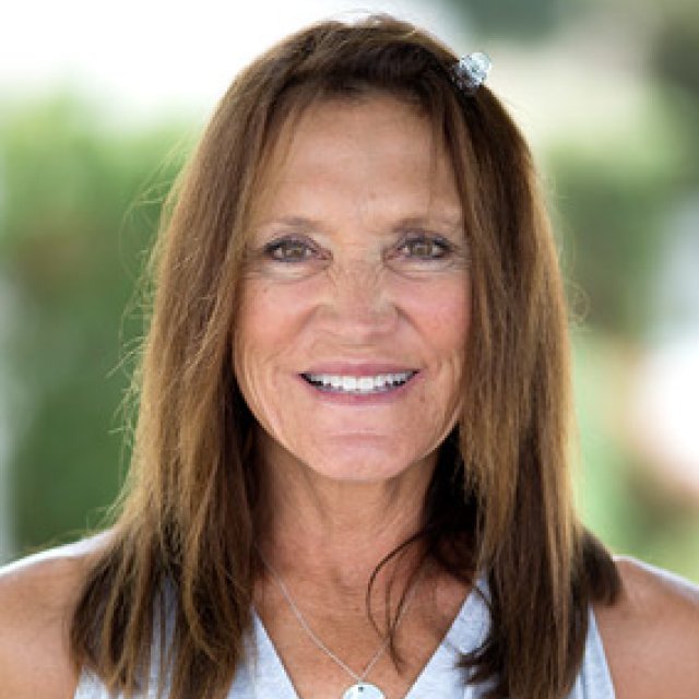 Ann Davis Headshot