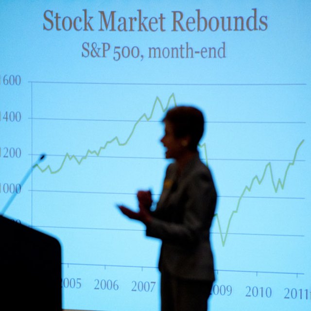 Chief Economist Lynn Reaser gives a presentation on stock market rebounds at a Fermanian Business and Economic Institute event