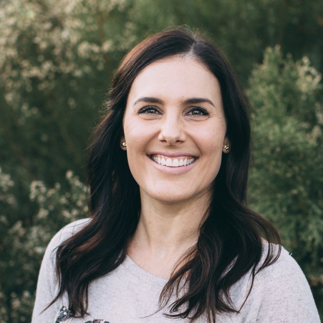 Jayna Russel Headshot