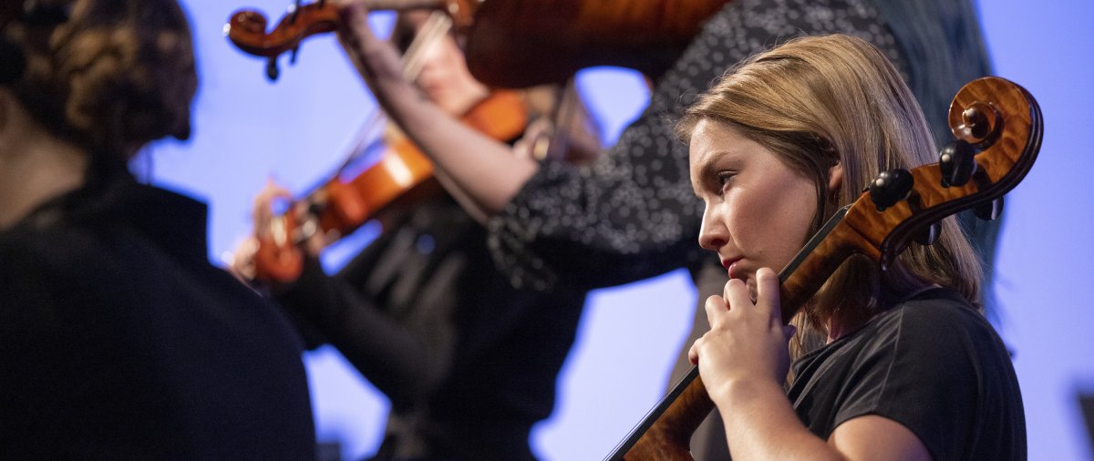 PLNU student plays the cello at a university music concert.