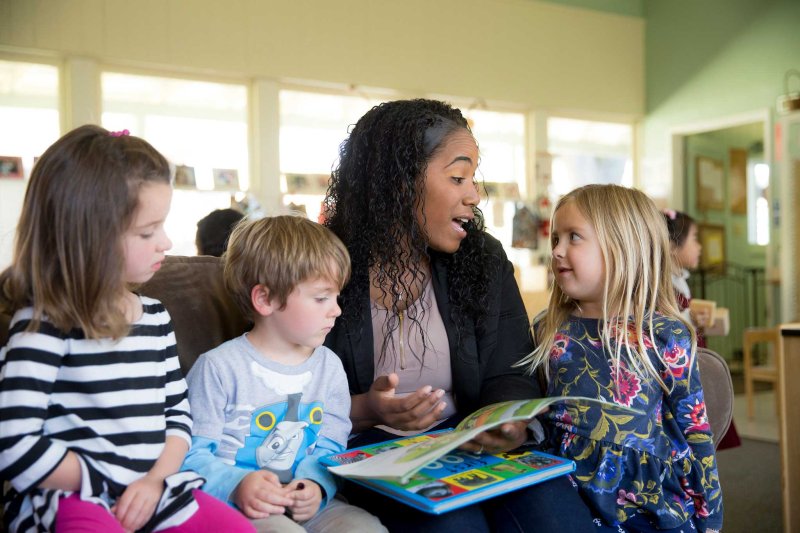 A women reads with a group of children