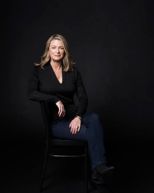 Kristin Hannah headshot