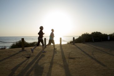 Image of people running along Sunset Cliffs on PLNU campus.