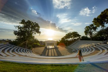 Light in the Greek